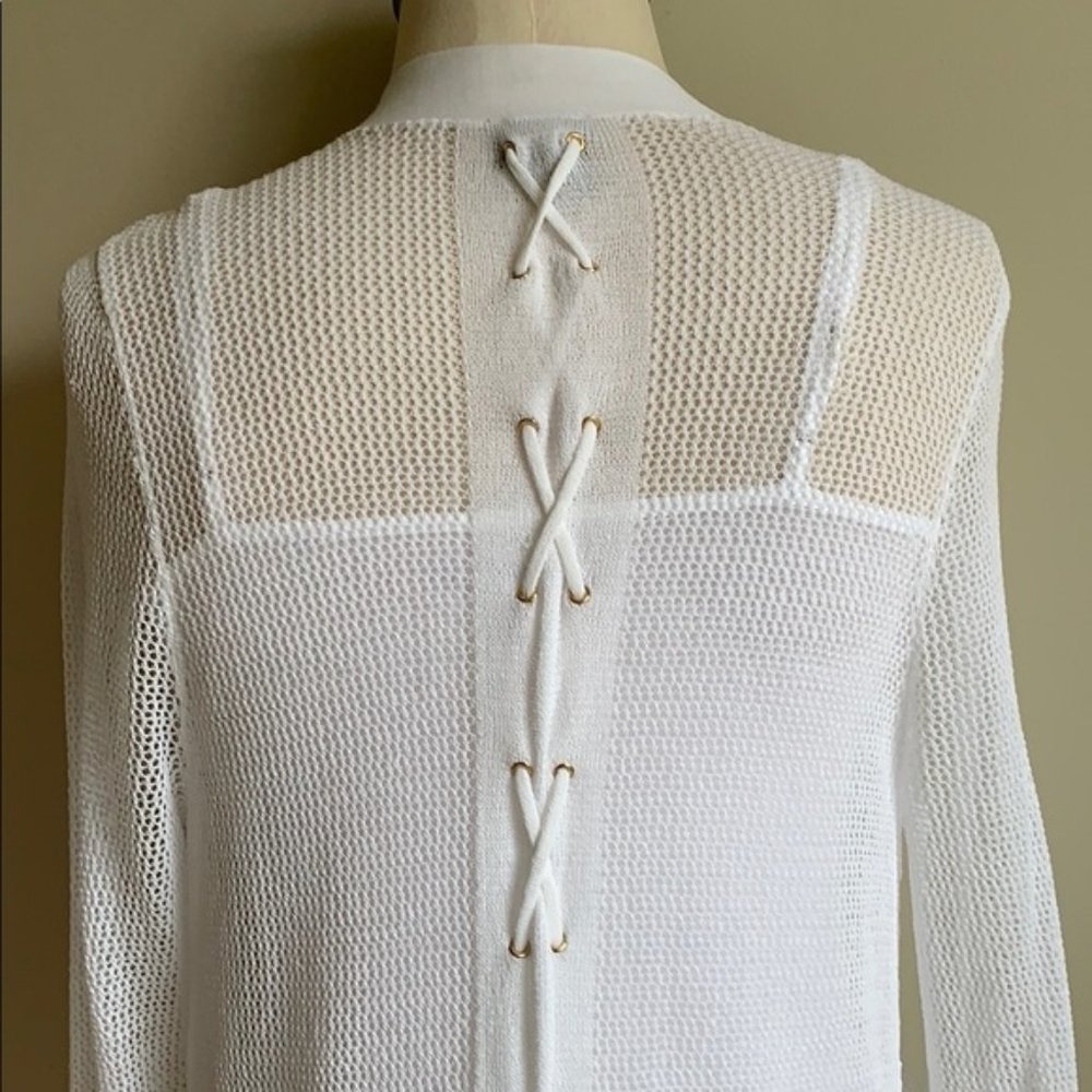White fish knit sweater in a size 4